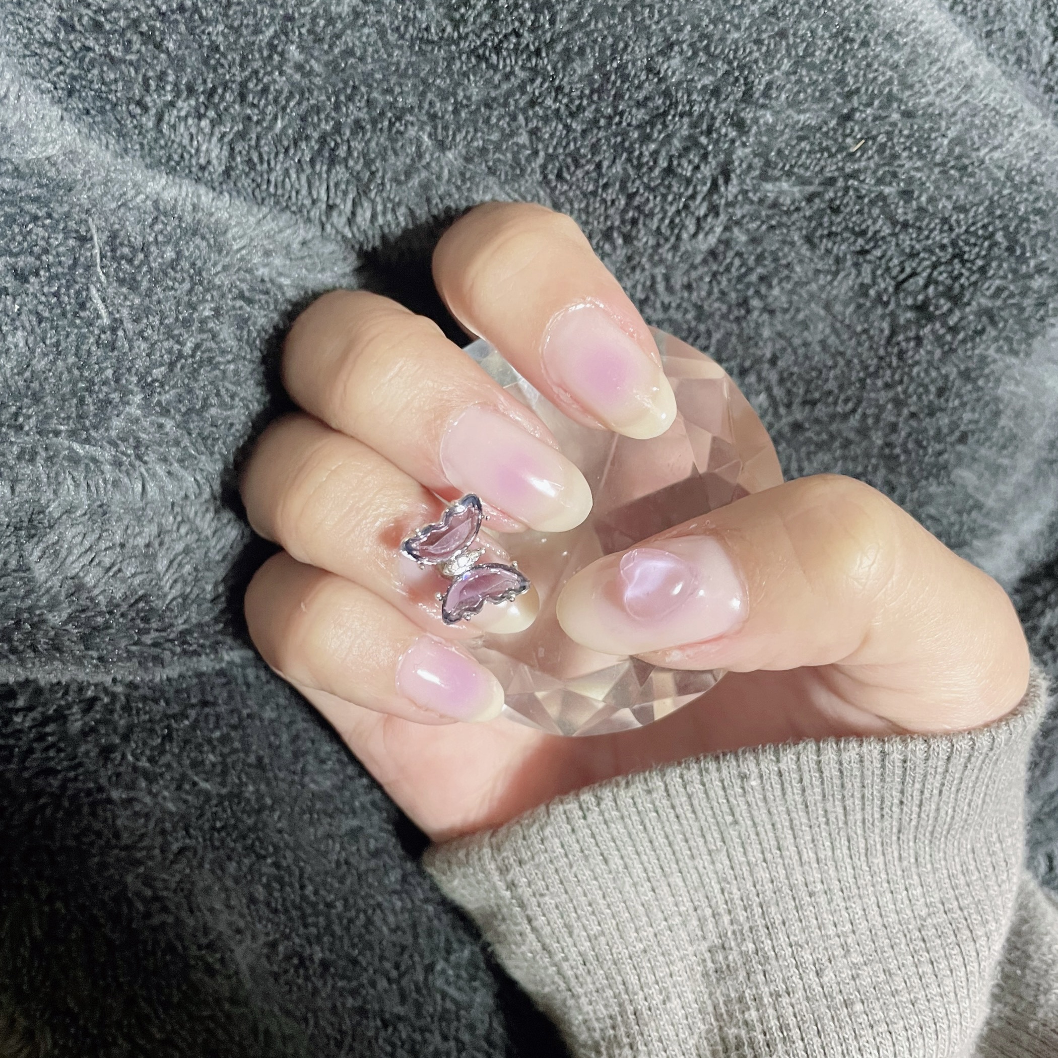 🦋‪のスピナーパーツがメイン!!
パープルチークネイル

ෆ‪┈┈┈┈┈┈┈┈┈┈┈┈┈┈┈ෆ‪
DAISO
ベースコート

Seria
ミルキーベージュ

SHEIN
蝶々スピナーパーツ
チークネイルシール 紫
チェーン

CanDo
