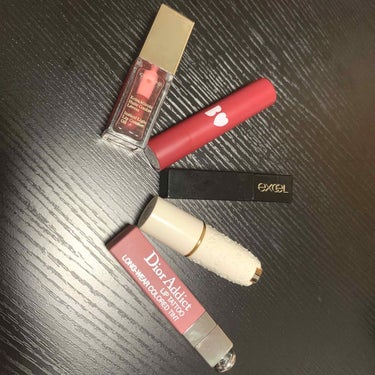 💄💄私的一軍リップ💄💄


最近おんなじリップばっかり使ってて、リピしたいリップが何個か出てきたのでまとめました☺️


💖クラランス   コンフォートリップオイル 03

これはもう、最強の潤いを唇に