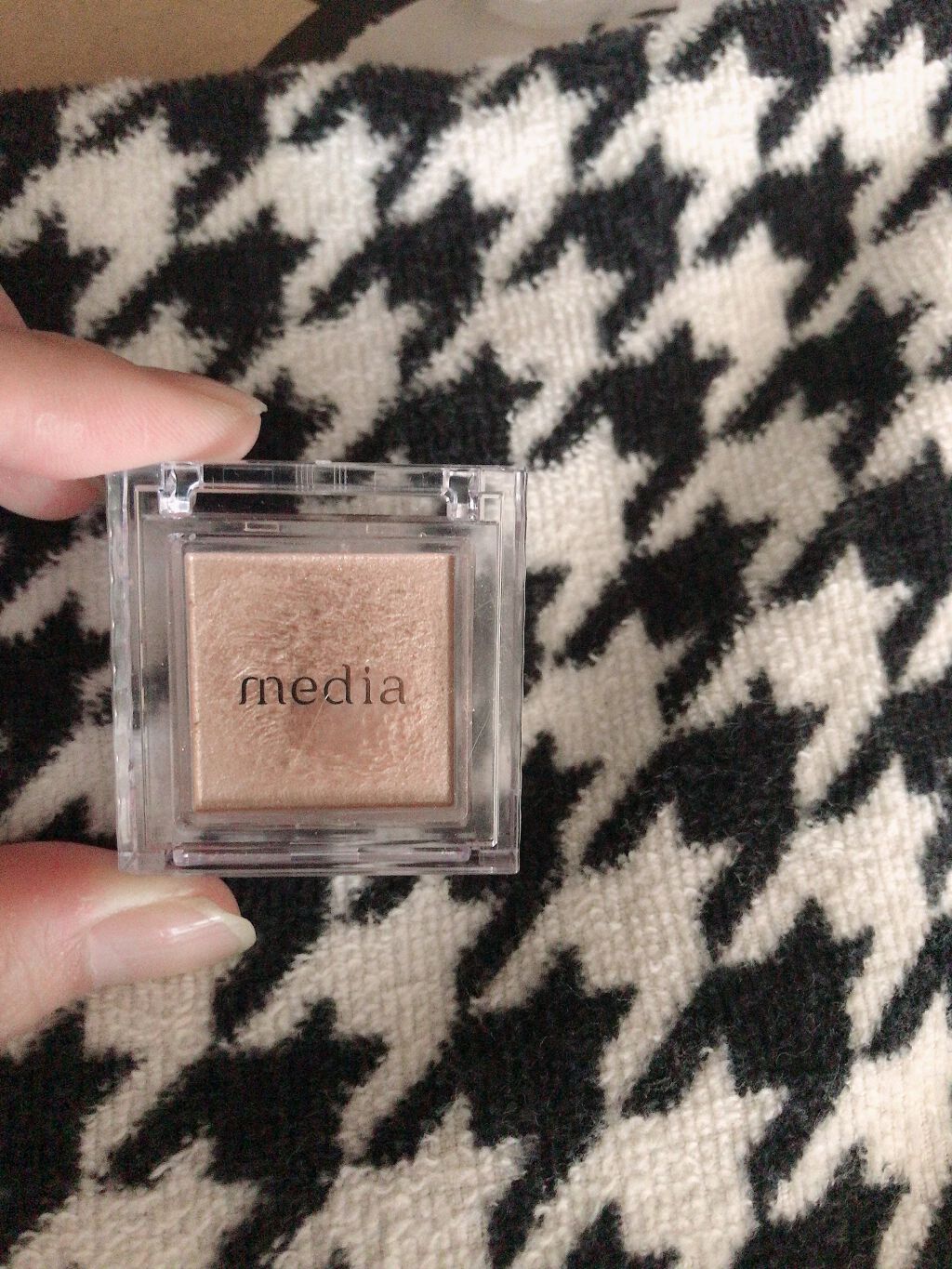 ブライトアップアイシャドウ/media/単色アイシャドウを使ったクチコミ（1枚目）