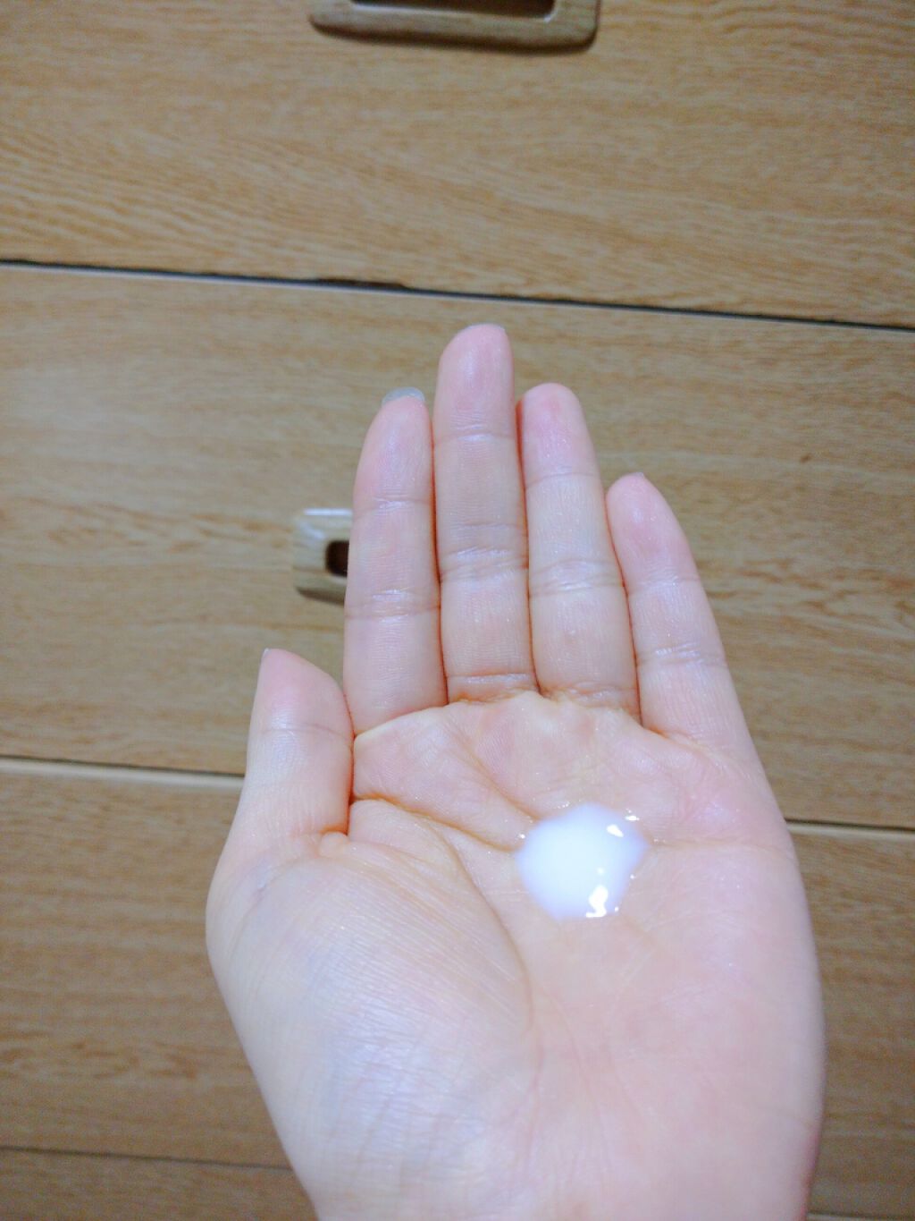 クリスタルブルーム サムシングピュアブルー パフュームド ハンド エッセンス/JILL STUART/ハンドクリームを使ったクチコミ（2枚目）