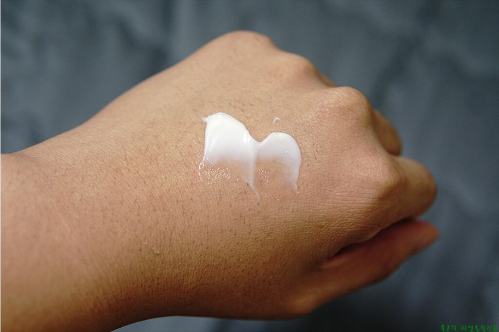 ベラ アルティメットエージ ネッククリーム/VELLA/フェイスクリームを使ったクチコミ（2枚目）