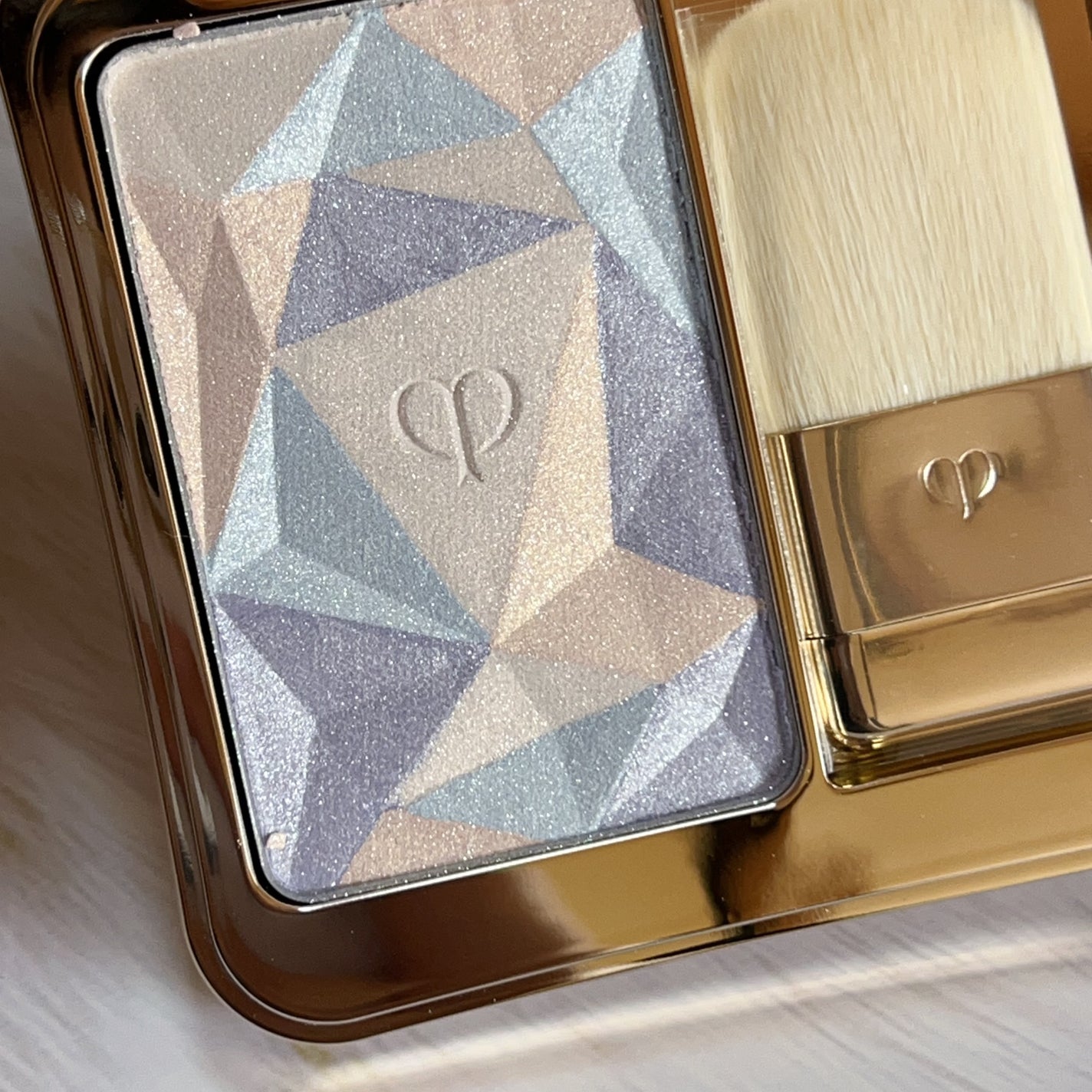 ル・レオスールデクラ /クレ・ド・ポー ボーテ/パウダーハイライトを使ったクチコミ(3枚目)