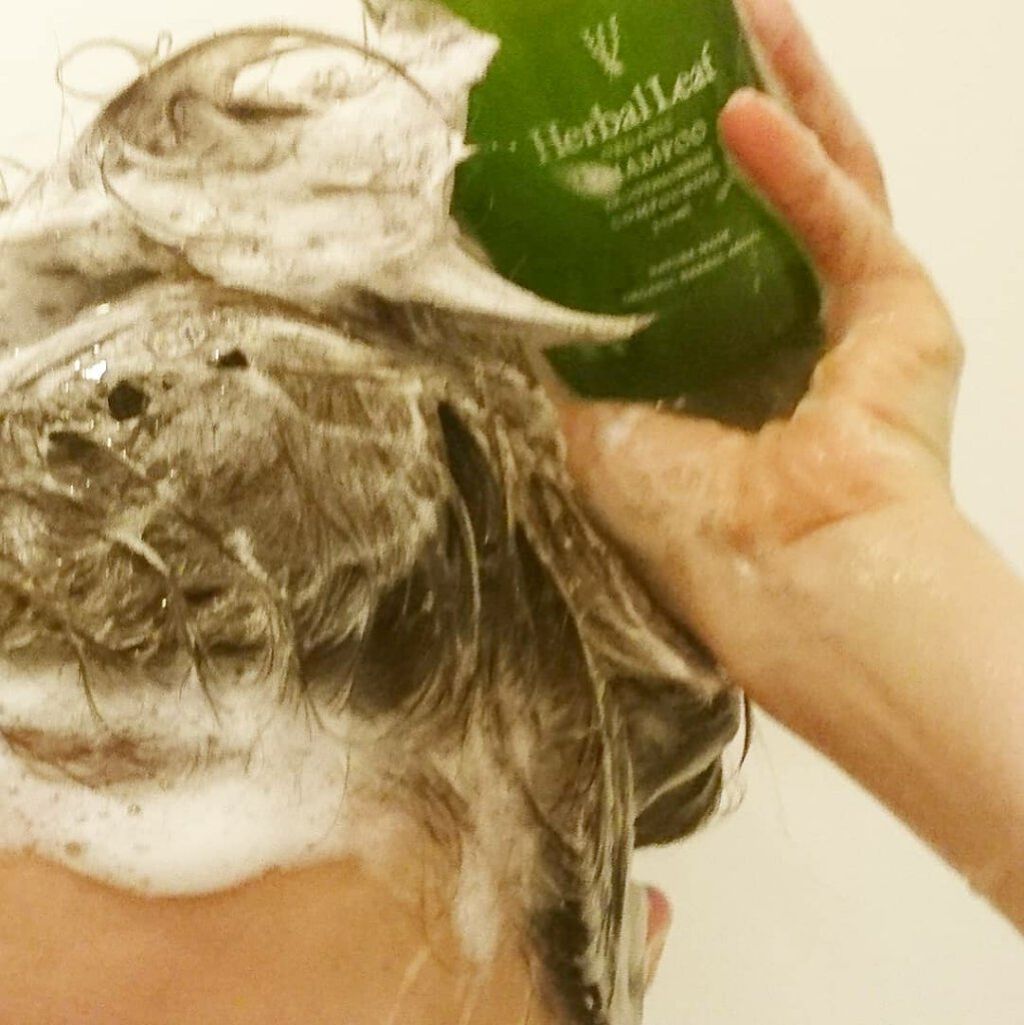 オーガニックシャンプー/コンディショナー/ハーバルリーフ/市販シャンプーを使ったクチコミ(2枚目)