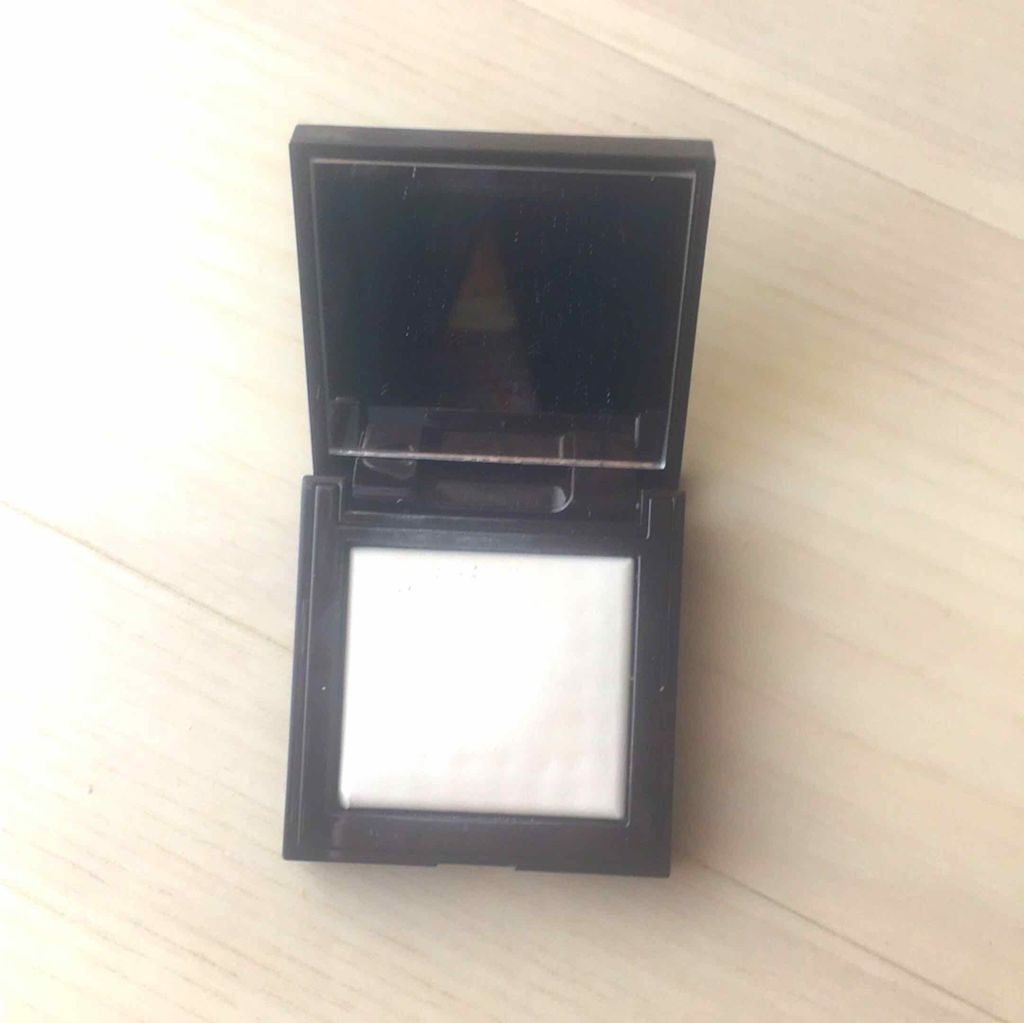 シークレット ブラーリング パウダー フォー アンダー アイズ/ローラ メルシエ/プレストパウダーを使ったクチコミ（2枚目）