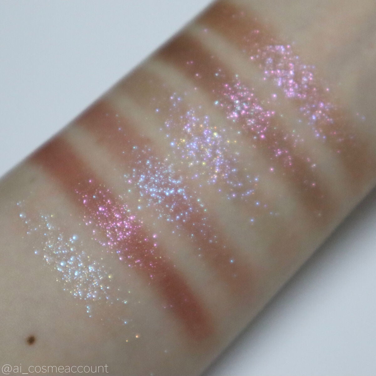 シアー グリッターアイズ/KiSS/単色アイシャドウを使ったクチコミ(3枚目)