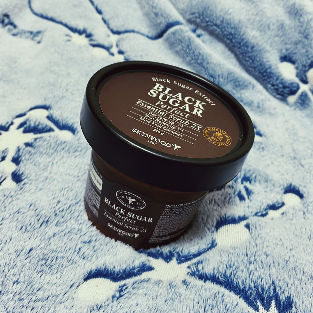 ブラックシュガー パーフェクト エッセンシャル スクラブ2X/SKINFOOD/洗い流すパック・マスクを使ったクチコミ（2枚目）