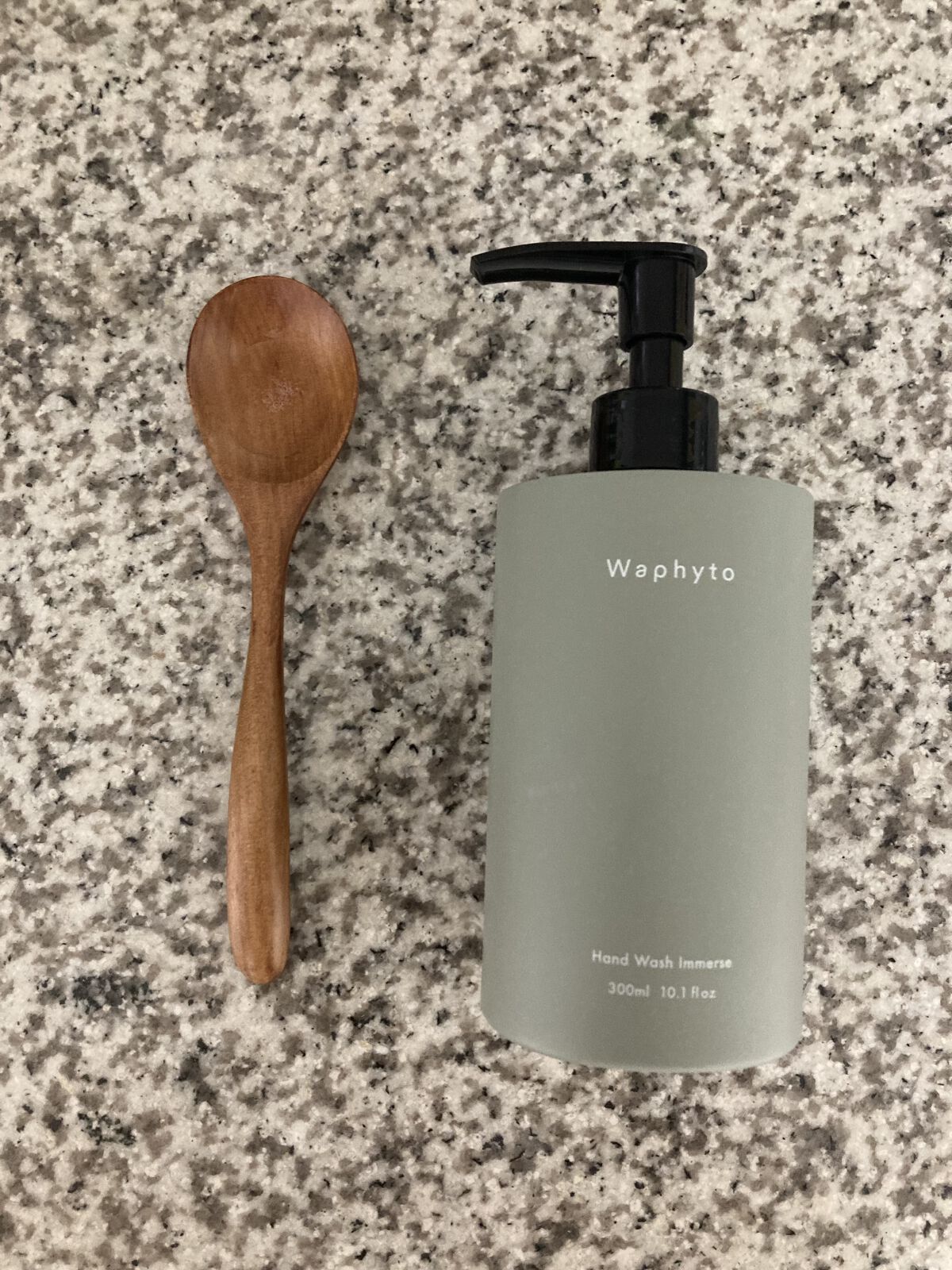 Waphyto ハンドウォッシュ イマースのクチコミ「Waphyto ハンドウォッシュイマース🕊

内容量は300ml。

洗練されたボトルが好きで.....」（2枚目）