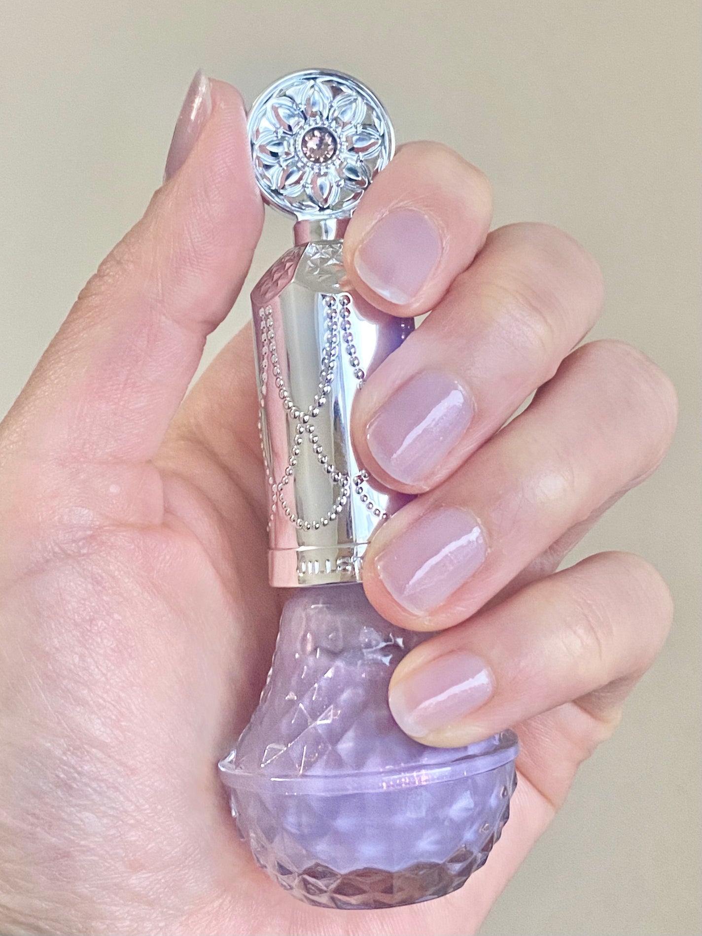 フレグラント ネイルラッカー/JILL STUART/マニキュアを使ったクチコミ(2枚目)