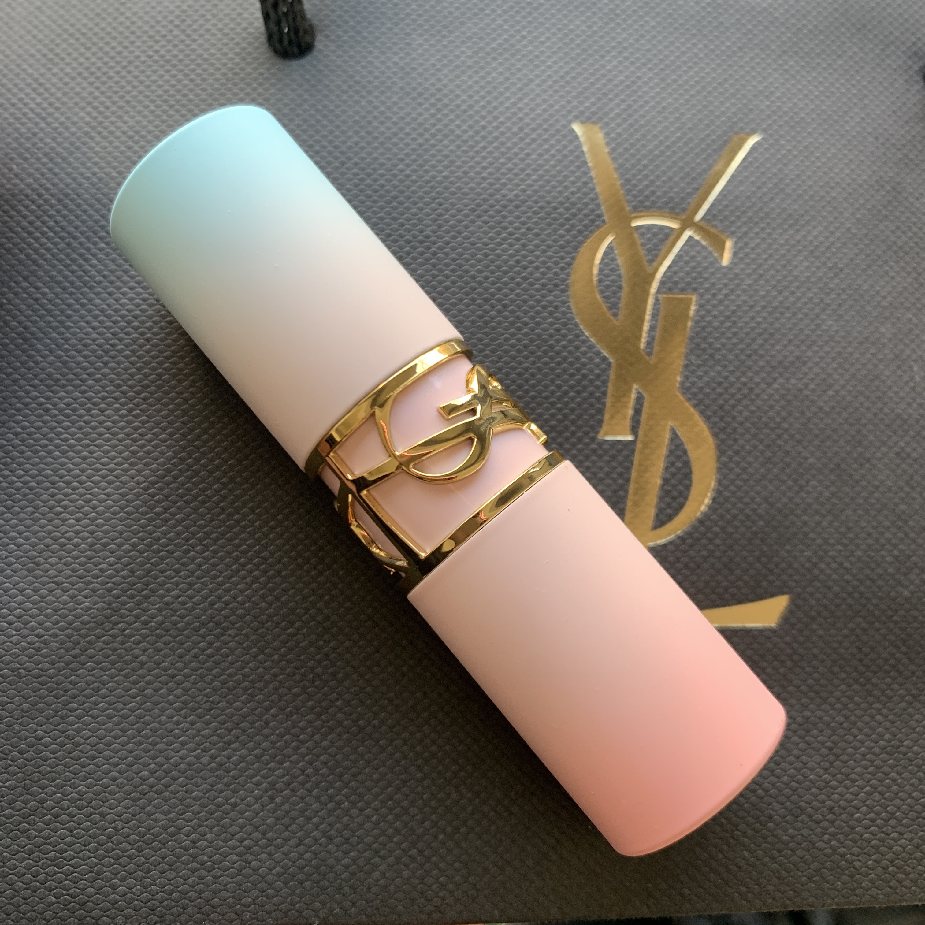 YSLラブシャイン キャンディ グロウ バーム NO.7B ヌード プレジャー＜コレクター＞/YVES SAINT LAURENT BEAUTE/口紅を使ったクチコミ（1枚目）