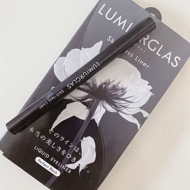 LUMIURGLAS
スキルレスライナー
¥1650(税込)

このアイライナーはすぐに乾いて肌に密着し、落ちずに長時間キープしてくれます。

私はブラックを購入しましたが、スキルレスライナーは色展開も