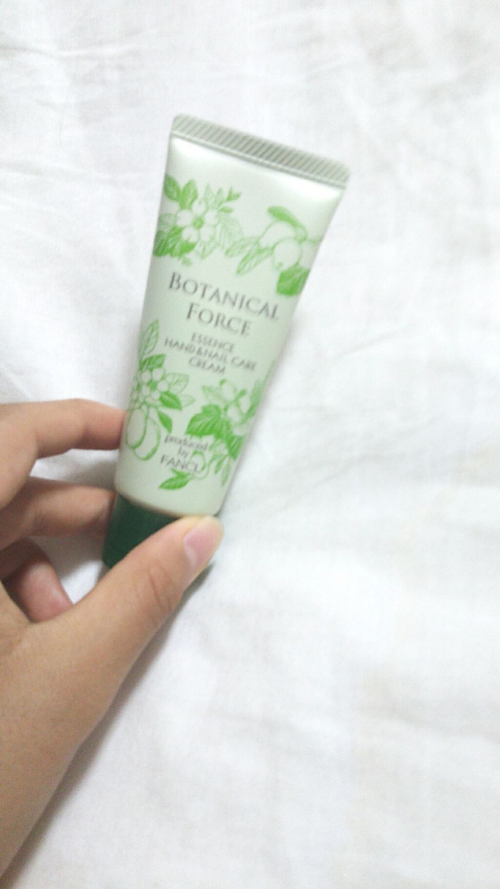 てん on LIPS 「ボタニカルフォース 美容ハンド&ネイルケア クリームBですこの..」(1枚目)