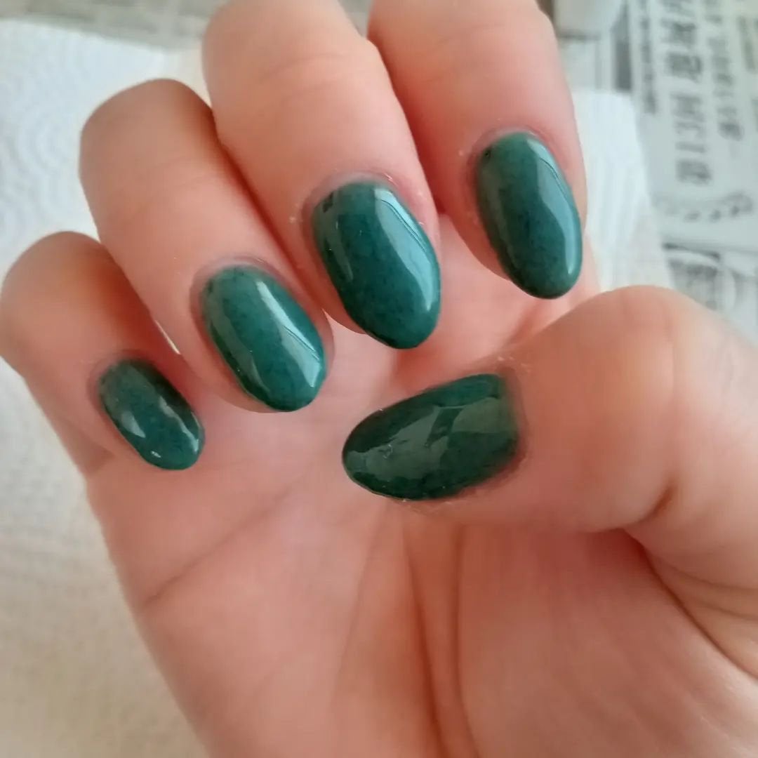 まっつん on LIPS 「🆕ネイル💅このグリーン本当好き♥️しかもモケモケ入ってるの可愛..」(4枚目)