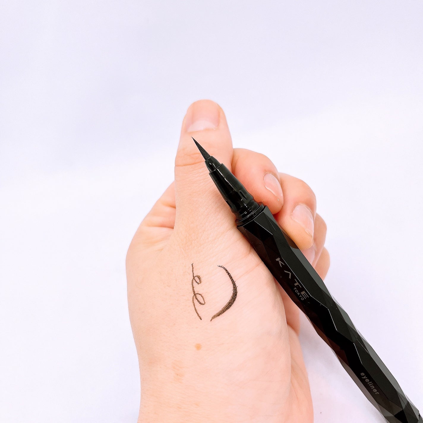 スーパーシャープライナーEX4.0/KATE/リキッドアイライナーを使ったクチコミ(4枚目)