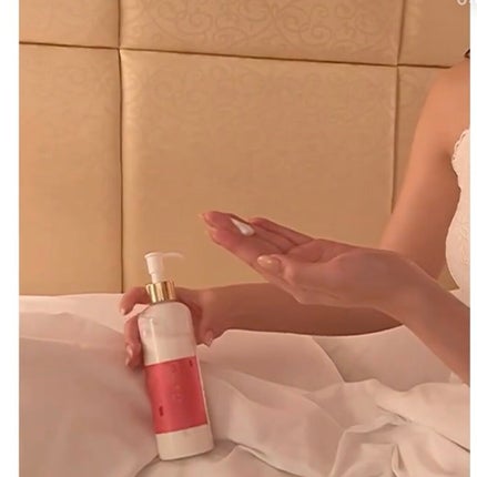 クラブ ワココ ボディミルクのクチコミ「
  
夜の全身保湿に使っている 𝖡𝖮𝖣𝖸 𝖢𝖱𝖤𝖠𝖬 🛁´-
最近毎日朝と夜で保湿するのに.....」(2枚目)