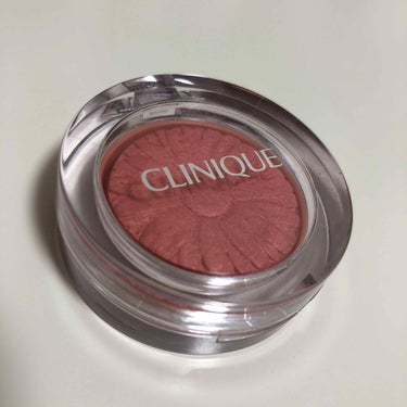 #CLINIQUE
#チーク ポップ
#02
#ピーチ ポップ

ほぼ毎日使いしてるお気に入りチーク！
少しオレンジみを感じるようなピンクです🍑
発色が強すぎないので、色の調整がしやすいところが良き✨
