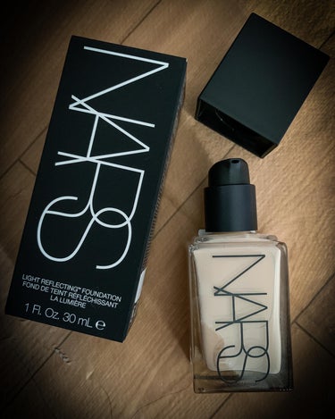 【NARS ライトリフレクティング ファンデーション】

NARSさんの人気リキッドファンデーションのモニターをさせていただきました。
全15色というラインナップで今回自分は『02166：ピンクベース