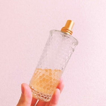 L'OCCITANEのハニー＆レモンシマーリングオードトワレです🍯🍋🧡

お母さんのお気に入りの香水です！☺️

お母さんはL'OCCITANEのものが好きで、集めているらしいのですが、私はこれが特に好