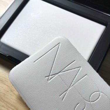 NARS スターストラック ライトリフレクティングセッティングパウダー プレスト N 