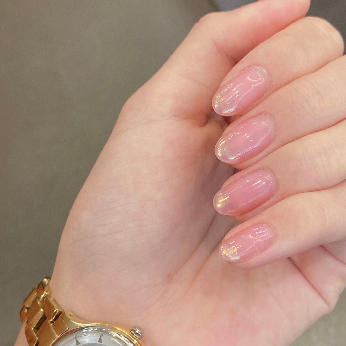 Nanase on LIPS 「うるうる💕爪の先にオーロラパウダーふんわりのせてもらいました🫧..」(1枚目)