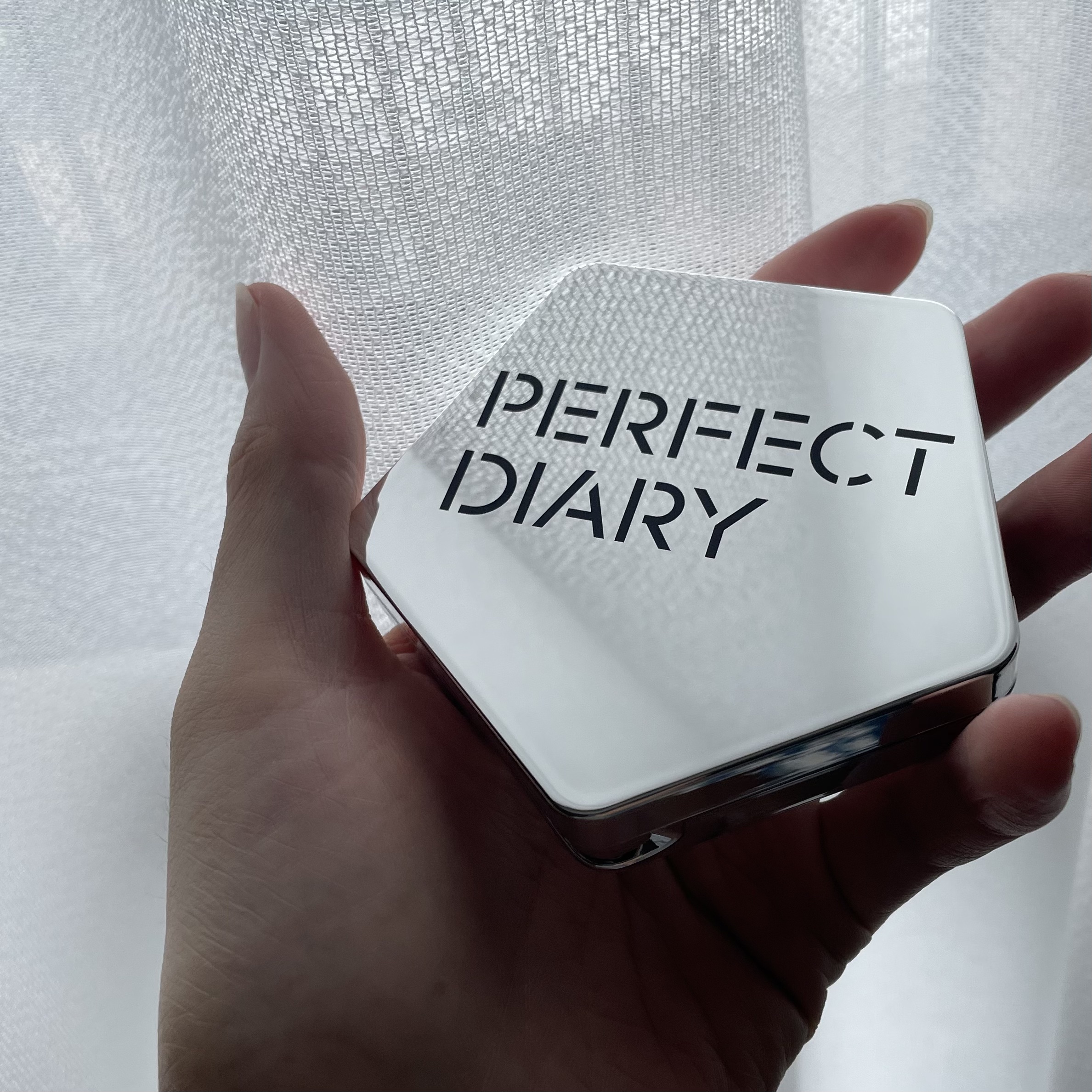 スターダストダイヤモンドハイライトパウダー N08 ネビュラパープル(日本限定色)/PERFECT DIARY/パウダーハイライトを使ったクチコミ（2枚目）