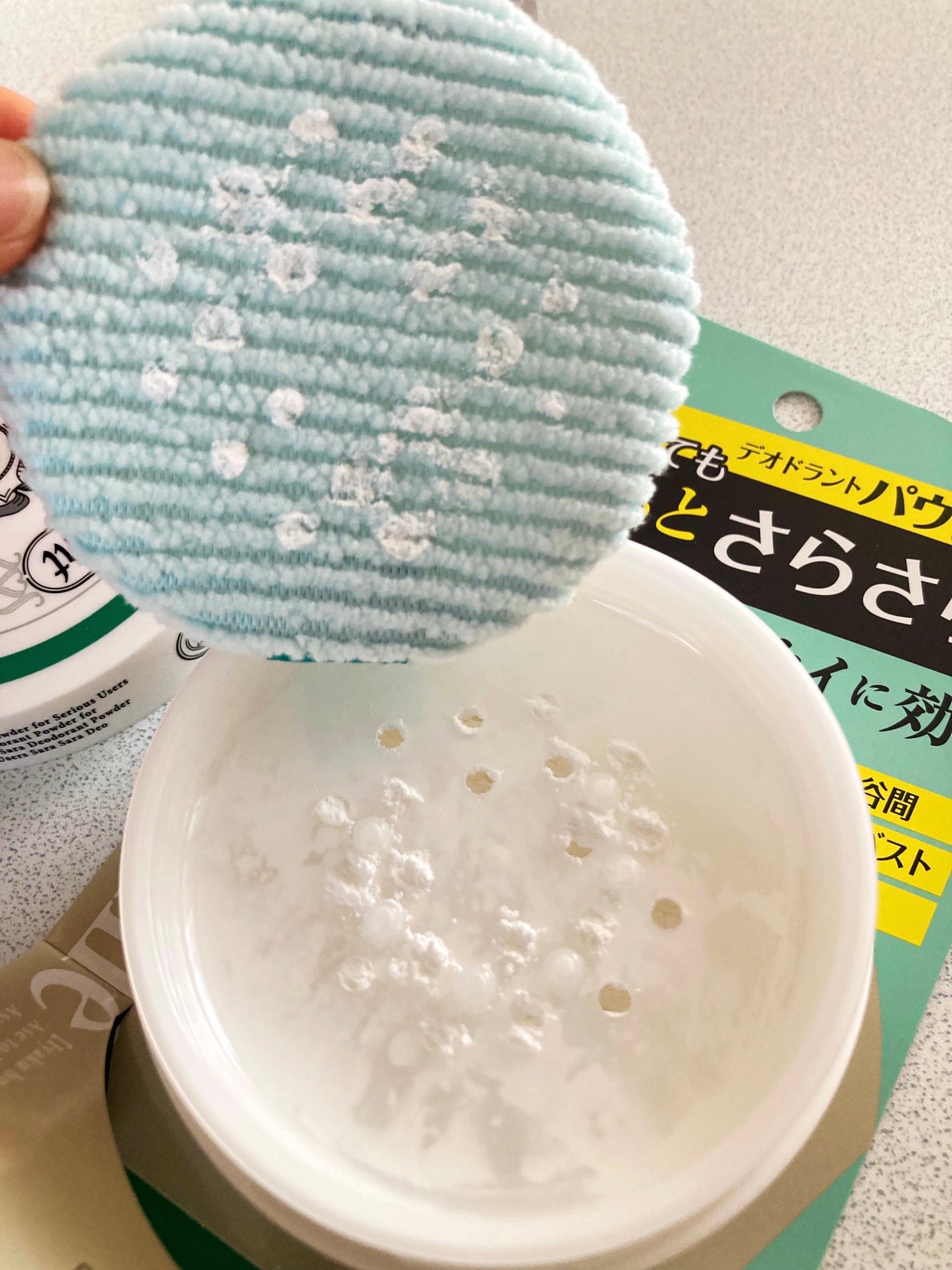 薬用さらさらデオドラントパウダー/デオナチュレ/デオドラント・制汗剤を使ったクチコミ(4枚目)