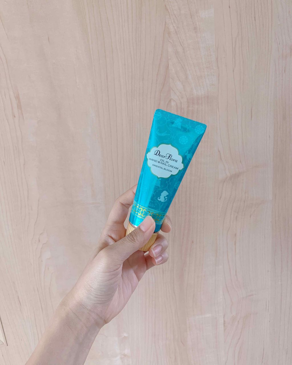 ディアフローラ オイルイン ハンド&ネイルクリーム フラワーチャーム/マンダム/ハンドクリームを使ったクチコミ(1枚目)