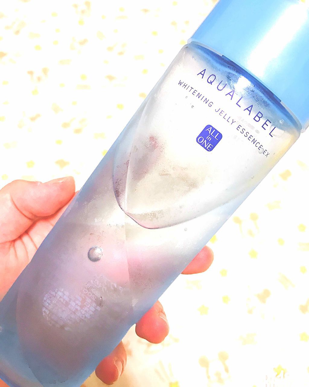 アクアレーベル ホワイトニングゼリーエッセンスのクチコミ「毎日暑いですね( ; _ ; )
昨年こんな暑かったっけ？って思いながら
日々を過ごしています.....」（1枚目）