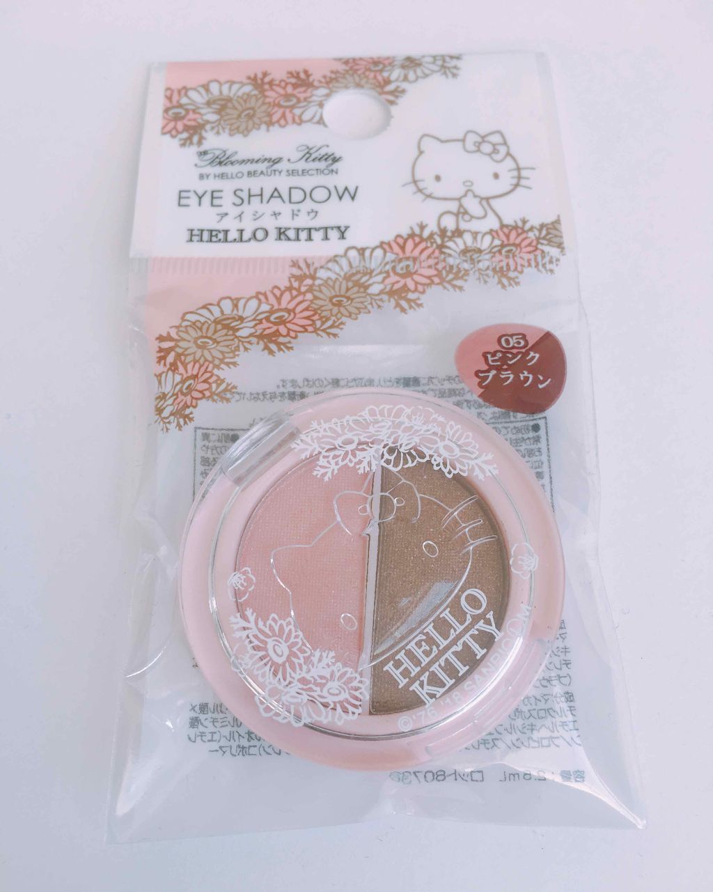 パウダーアイシャドウ ブルーミングキティ/DAISO/アイシャドウパレットを使ったクチコミ(1枚目)