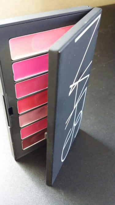 NARS オーデイシャスリップスティックパレットのクチコミ「美しい美しい美しい！それはそれは美しいピンク系のパレットです✨パレットだと、普段手を出さない色.....」（1枚目）