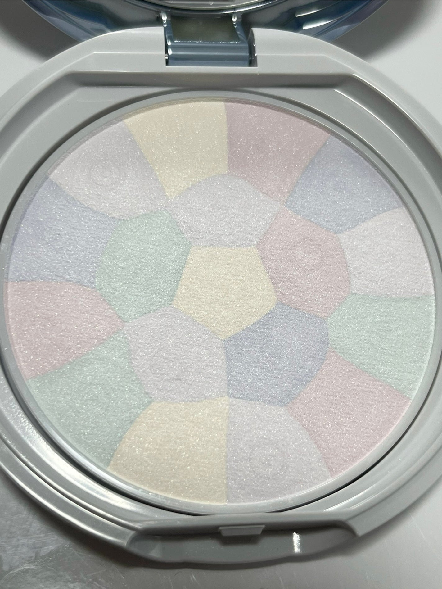 イルミネイティングフィニッシュパウダー ~Abloom~/キャンメイク/プレストパウダーを使ったクチコミ(2枚目)