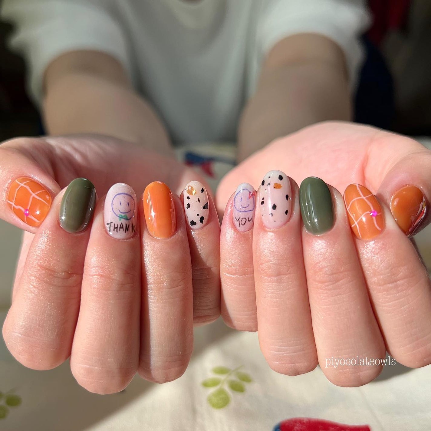 ぴよこれいと あうるす on LIPS 「ハロウィンカラーでらくがきネイル💅✏️#カラフルネイル#col..」(4枚目)