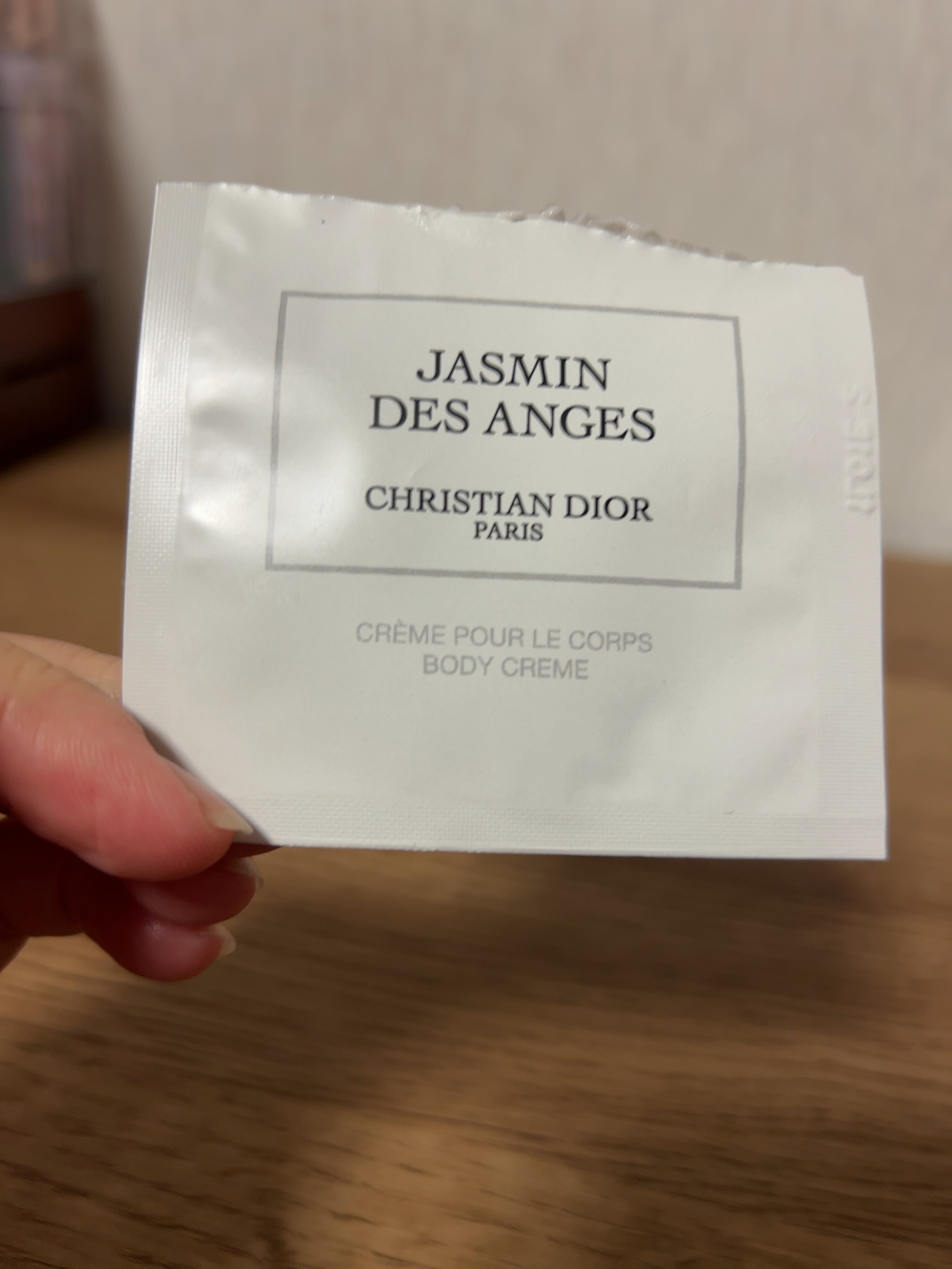 Dior メゾン クリスチャン ディオール ジャスミン デ ザンジュ ボディ クリームのクチコミ「
🐈‍⬛メゾン クリスチャン ディオール ジャスミン デ ザンジュ ボディ クリーム🐾試供品
.....」（1枚目）