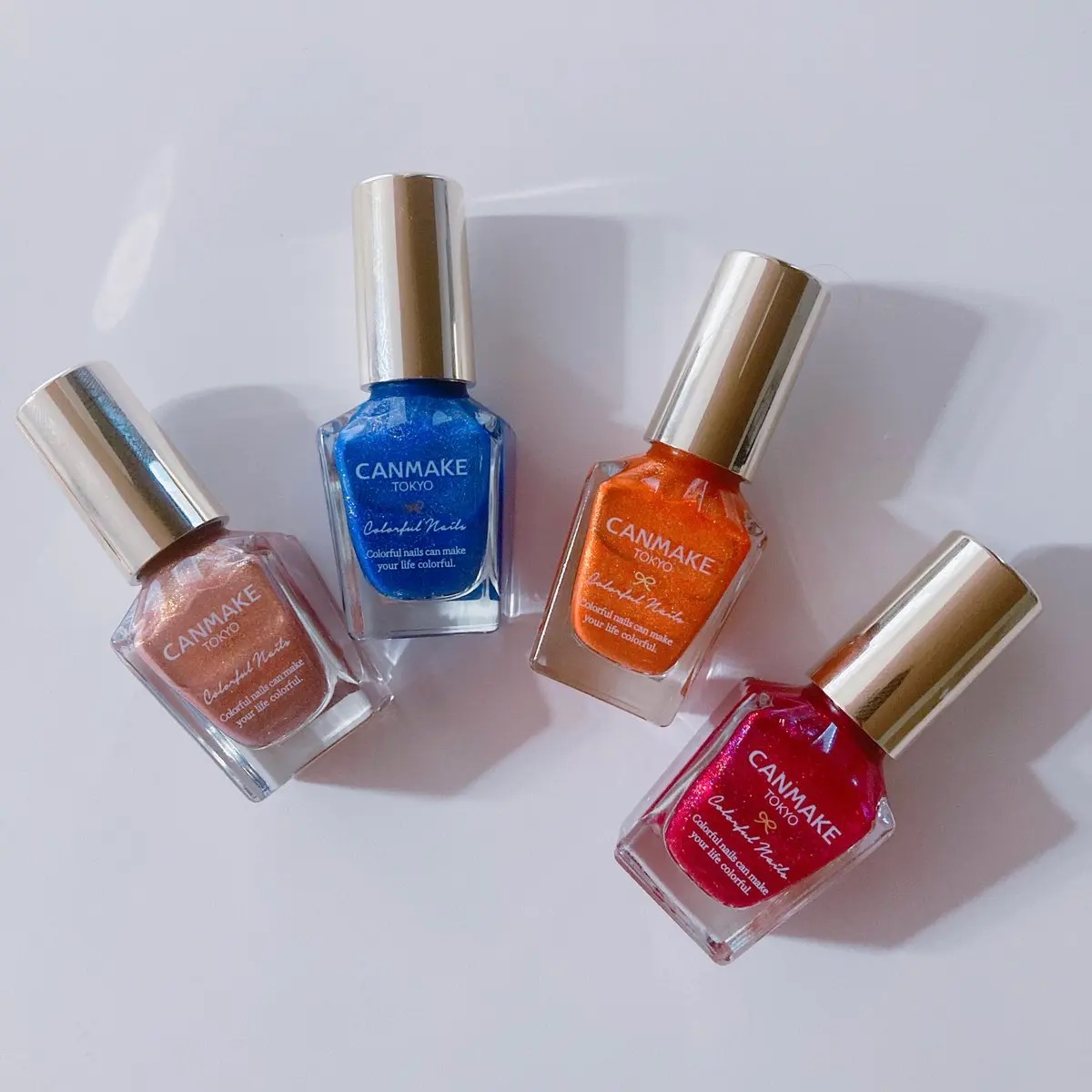 『キャンメイク』さまから
商品提供をいただきました。　
【カラフルネイルズ】
Y2Kファッションに
インスパイアされた派手な4色。
ラメがキラキラで可愛い🩷
爪の形にフィットする　
ラウンドブラシで綺麗に塗りやすい◎
#LIPSモニター部