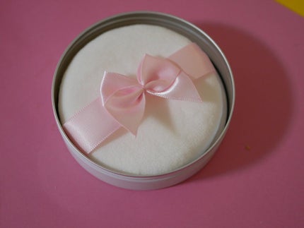 すっぴんパウダー パステルローズの香り/クラブ/プレストパウダーを使ったクチコミ(2枚目)