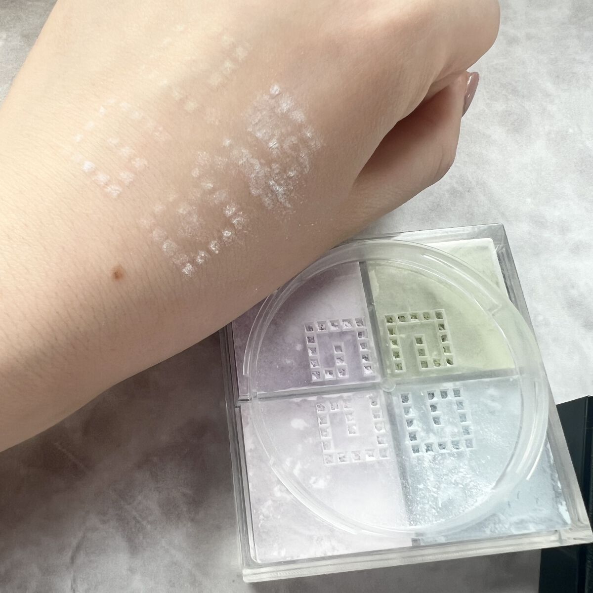 プリズム・リーブル/GIVENCHY/ルースパウダーを使ったクチコミ（2枚目）