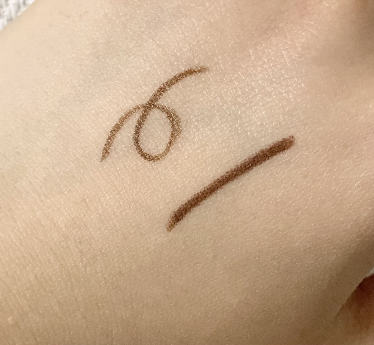 TLTC ワンショットデュアルライナーのクチコミ「TLTC　ワンショットデュアルライナーです
こちらは片方がジェルペンシル、
もう片方がリキッド.....」（2枚目）