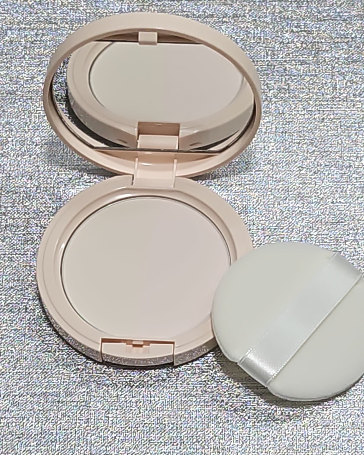 イージーポアレスパウダー/#CLOSET/プレストパウダーを使ったクチコミ（2枚目）