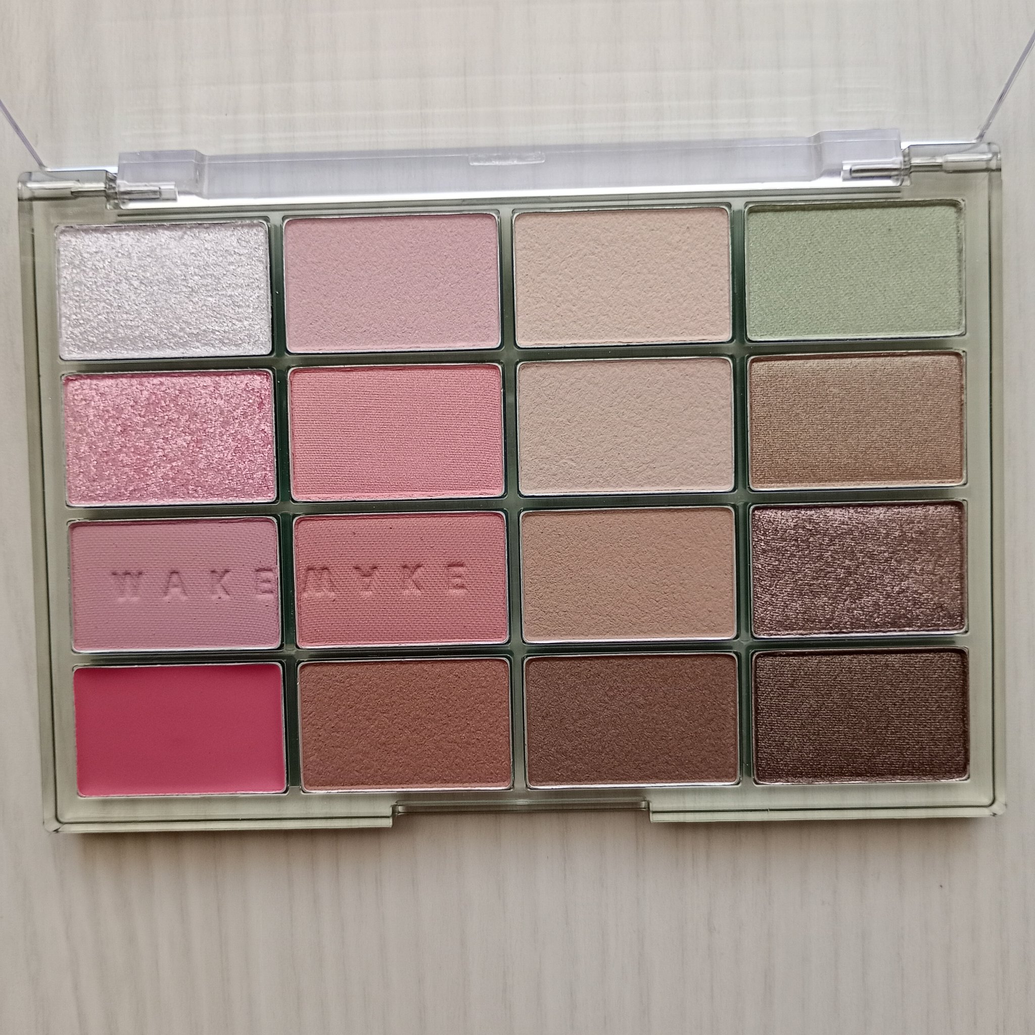 ソフトブラーリングアイパレット/wakemake/アイシャドウパレットを使ったクチコミ（2枚目）