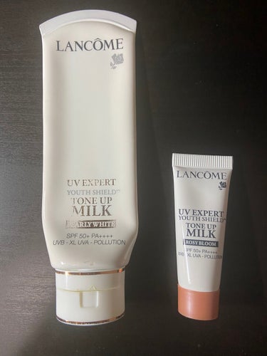 LANCOME UV エクスペール 

愛用してかれこれ約10年、BBからトーンアップに乗り換えるというマイナーチェンジはあったものの、
何度も他に浮気しつつ結局この下地が1番好き。なんやかんや一生リピ