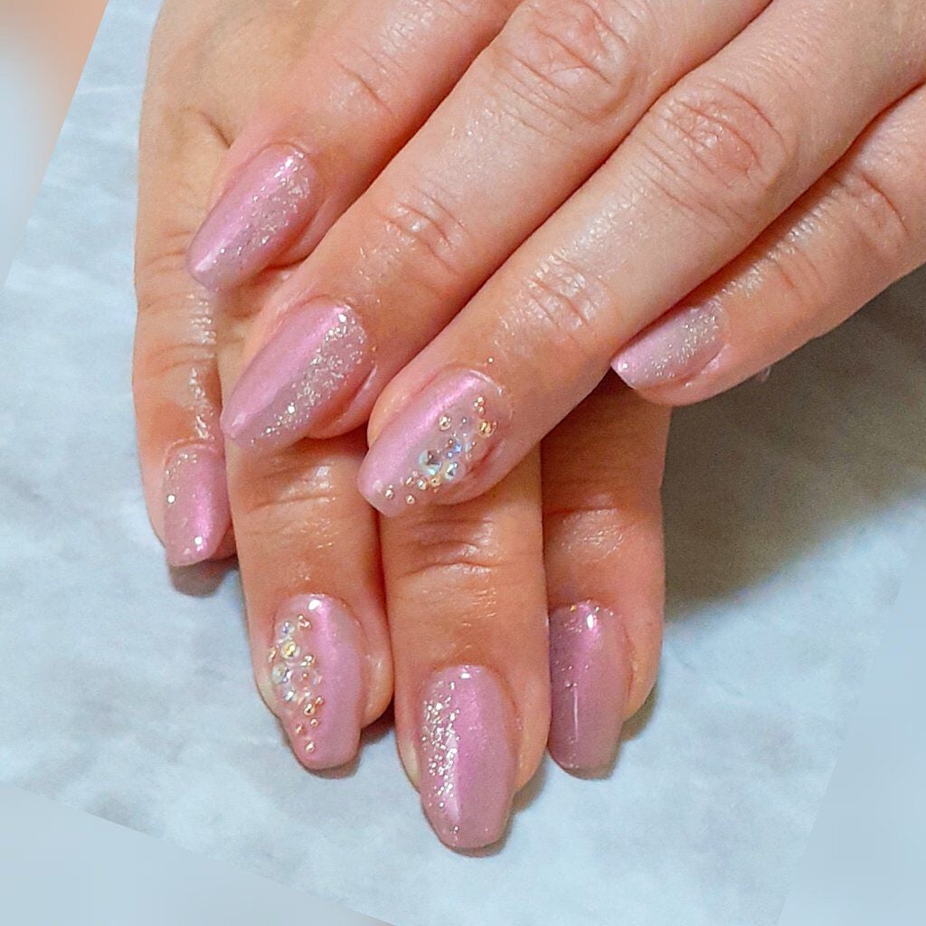 r.kira.nail on LIPS 「お客様ネイルです😄💓ミーカのパールプラススプレーでワンランク上..」(1枚目)