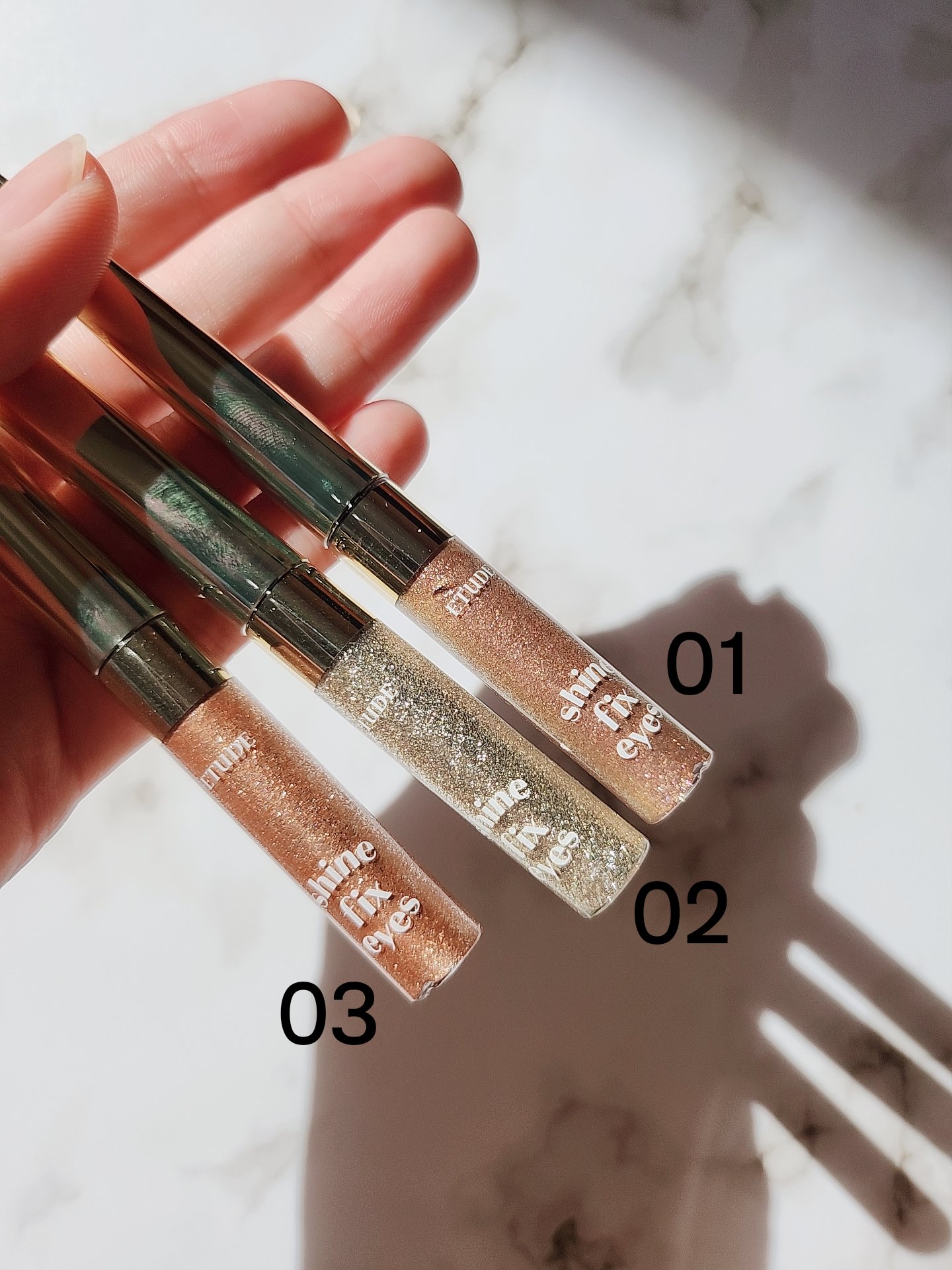 シャインフィックス アイズグリッター 星屑のシャンパン/ETUDE/グリッターを使ったクチコミ（2枚目）