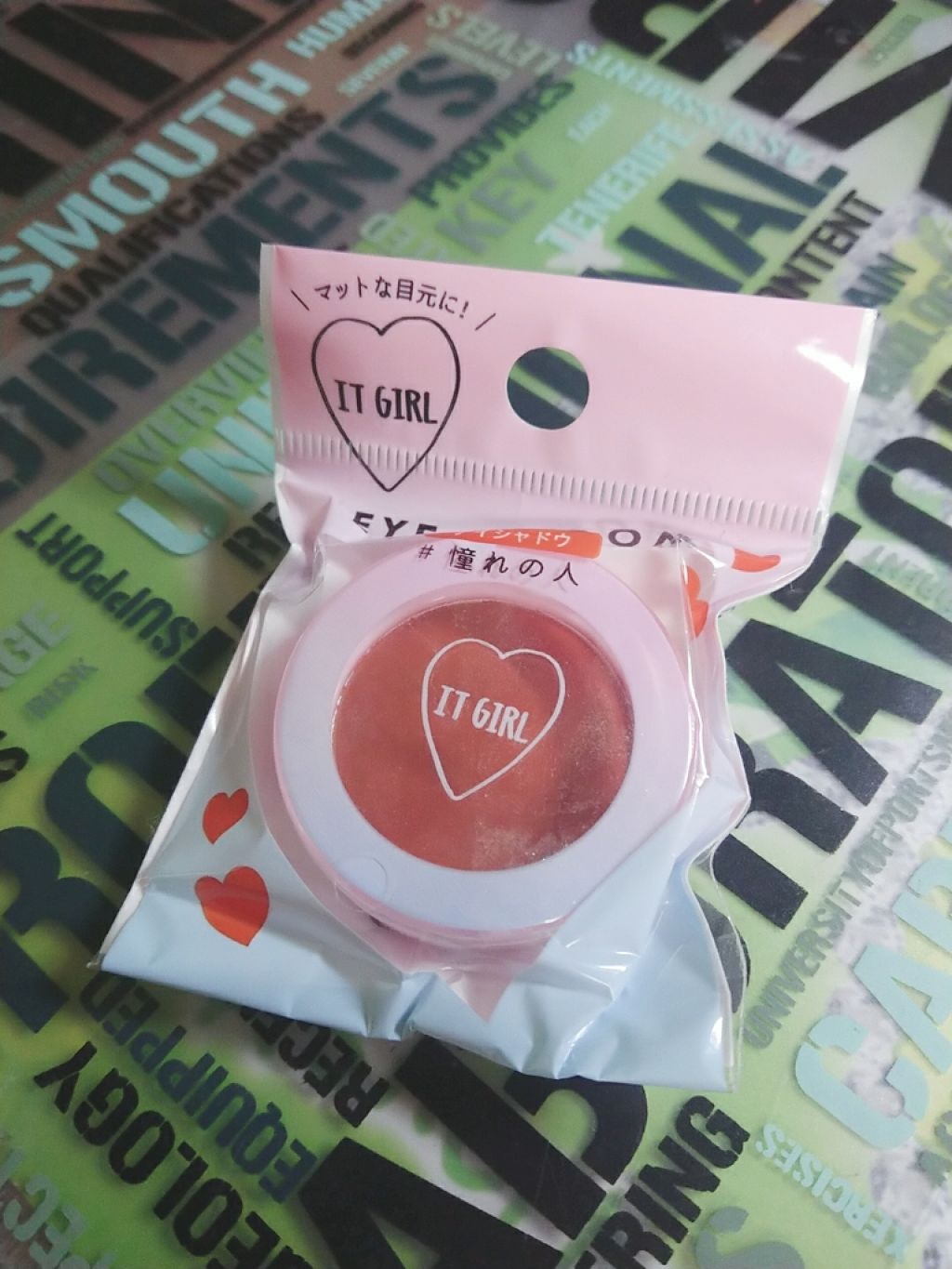 ダイソー×IT GIRL アイシャドウ/DAISO/単色アイシャドウを使ったクチコミ（1枚目）