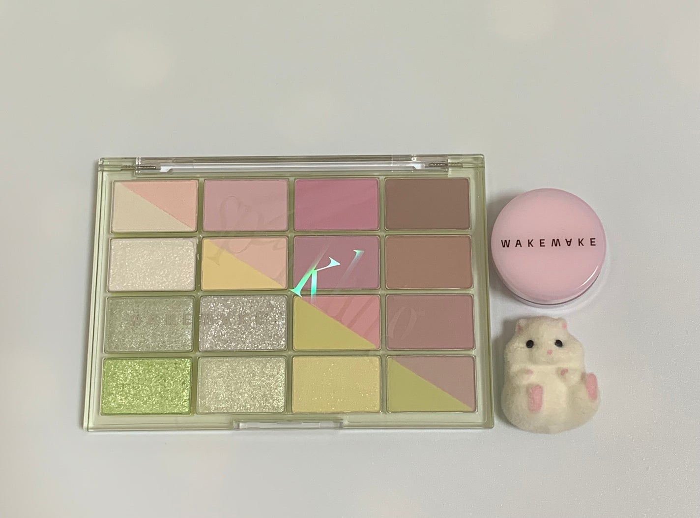 ソフトブラーリングアイパレット/wakemake/アイシャドウパレットを使ったクチコミ(2枚目)