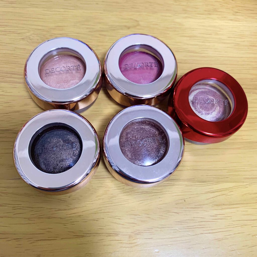 コスメデコルテ
アイグロウジェム

5色持っています！

❤︎OR280
限定色の白っぽいオレンジです
ベースや涙袋にぴったりです♫
細かいラメ入り

❤︎PK801
春の新色です！
ネットで購入しました
イエベでも使いやすいマットピンクで