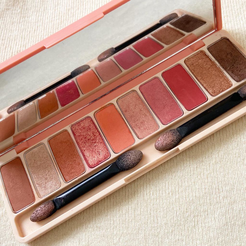 【ETUDE プレイカラーアイシャドウ　ピーチファーム】

夏になったら使いたくなるアイシャドウパレット。
ラメとマットの暖色カラー10色も揃った万能パレットです。
これがあったら何通りものメイクができるのでメイクの幅が広がります。

ラメ