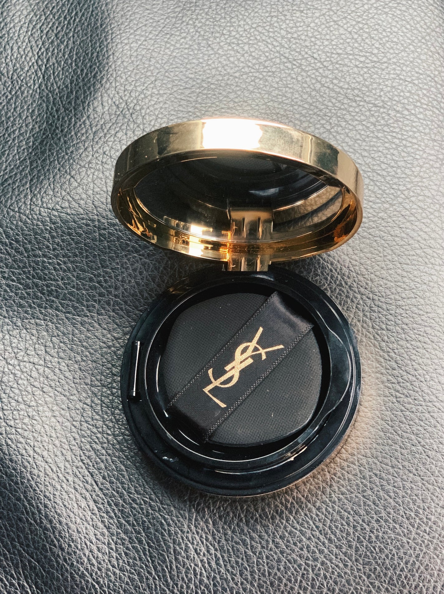 ラディアント タッチ グロウパクト/YVES SAINT LAURENT BEAUTE/クッションファンデーションを使ったクチコミ(1枚目)