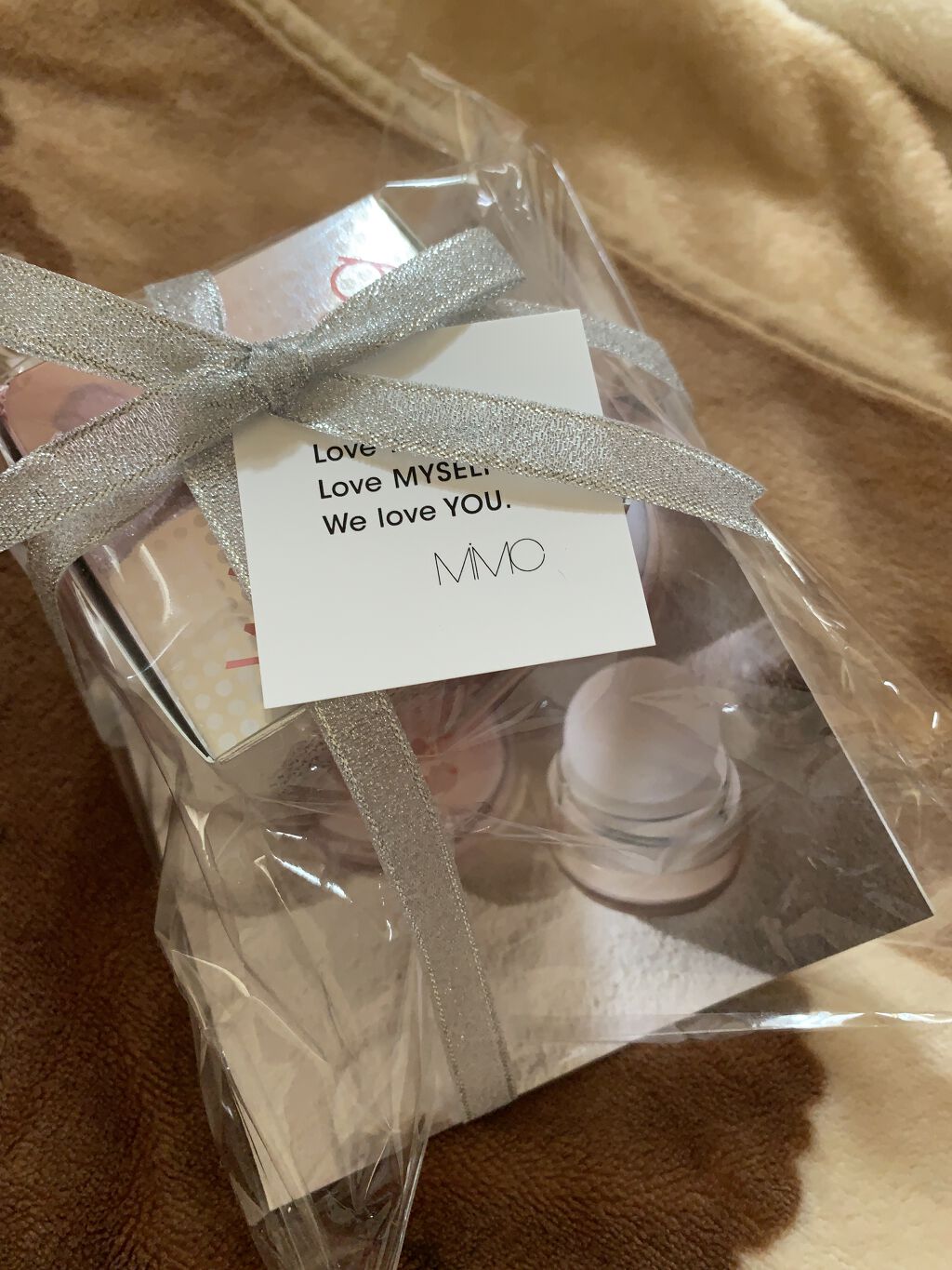 MiMC ナチュラルホワイトニング ミネラルパウダーサンスクリーン（ポンポンタイプ）のクチコミ「ぽふぽふするだけの日焼け止め！！

皆さんおはようございます✨
へむれんさん🍎🍏です

もうそ.....」（2枚目）