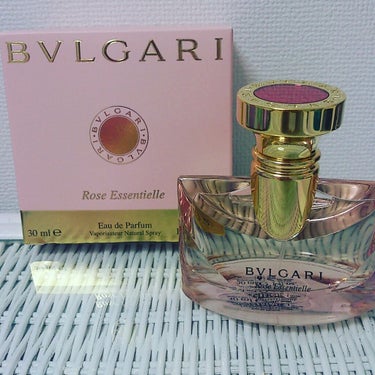 BVLGARI ローズエッセンシャル オードパルファムのクチコミ「バラ🌹‼って感じのわりと強めな香り
..」（1枚目）