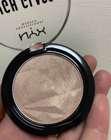 ハイグラス イルミネイティング パウダー/NYX Professional Makeup/パウダーハイライトを使ったクチコミ（2枚目）