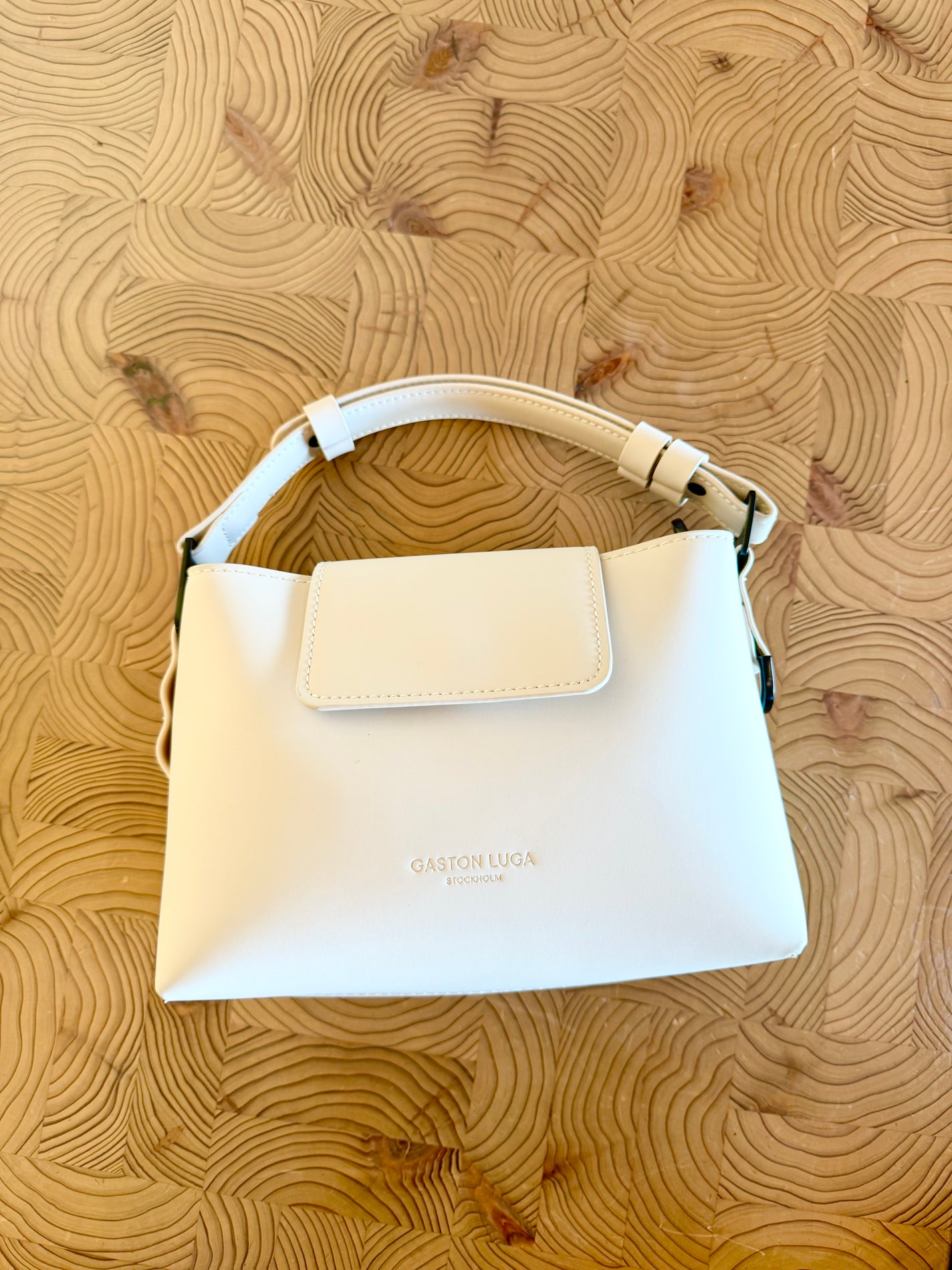 chia♥ on LIPS 「˗ˏˋお洒落なだけじゃない高機能バッグ🙆🏻♀️ˎˊ˗〖𝐆𝐀𝐒..」(5枚目)